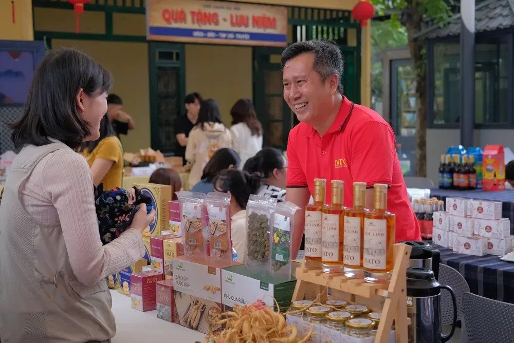 Không gian chợ xanh và sản phẩm bền vững